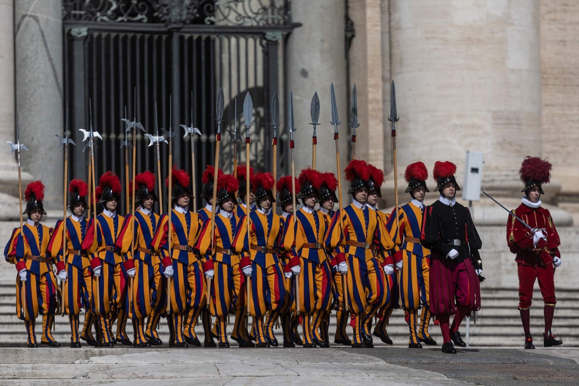 EuropaPress 6669534 23 april 2025 vatican vatican city swiss guards march in front of the EuropaPress 6669534 23 april 2025 vatican vatican city swiss guards march in front of the
