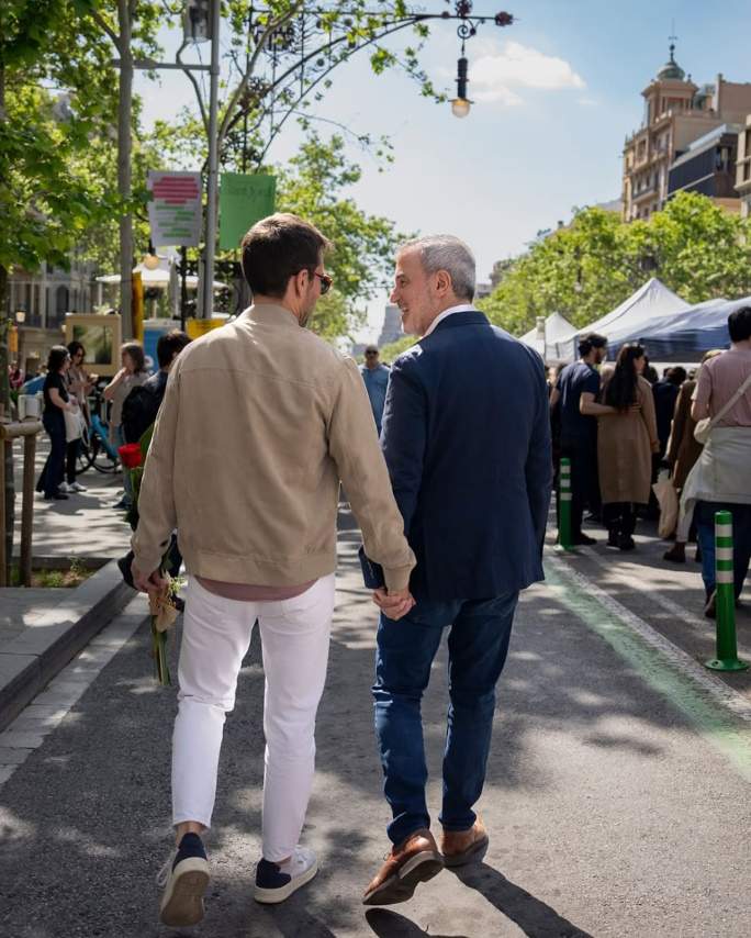 Jaume Collboni i la seva parella per Sant Jordi, Instagram Jaume Collboni i la seva parella per Sant Jordi, Instagram