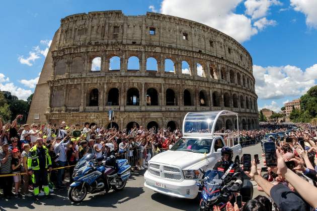 Transport del fèretre del papa Francesc pels carrers de Roma / FOTO: Europa Press