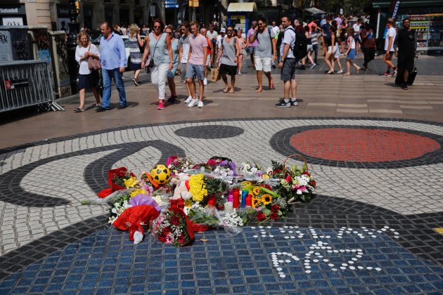 ofrena floral rambla recordatori atemptat 17A - Sergi Alcàzar