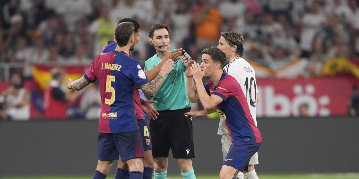 El audio del VAR en la final de la Copa del Rey que indigna a los culés