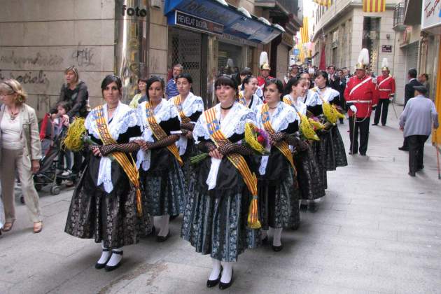 Las herederas de los diferentes barrios de Lleida el año 2004 / ACN Las herederas de los diferentes barrios de Lleida el año 2004 / ACN
