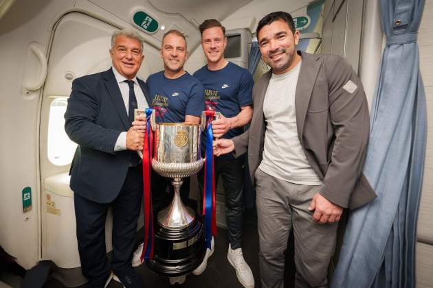 Joan Laporta Hansi Flick Marc-André Ter Stegen Deco Barça Copa del Rey / Foto: FC Barcelona Joan Laporta Hansi Flick Marc-André Ter Stegen Deco Barça Copa del Rey / Foto: FC Barcelona