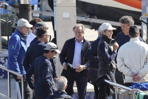 Infanta Elena y Juan Carlos con amigos Infanta Elena y Juan Carlos con amigos