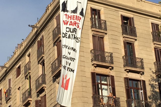 Pancarta contra el rei 17- A - Iu Forn