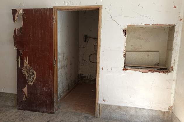 Desperfectes en el vestíbul d'un edifici d'habitatge de Catarroja Martí Odriozola Desperfectes en el vestíbul d'un edifici d'habitatge de Catarroja Martí Odriozola