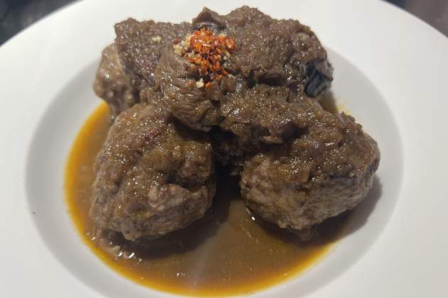 Albóndigas de fricandó con sípia / Foto: Rosa Molinero Trias Albóndigas de fricandó con sípia / Foto: Rosa Molinero Trias