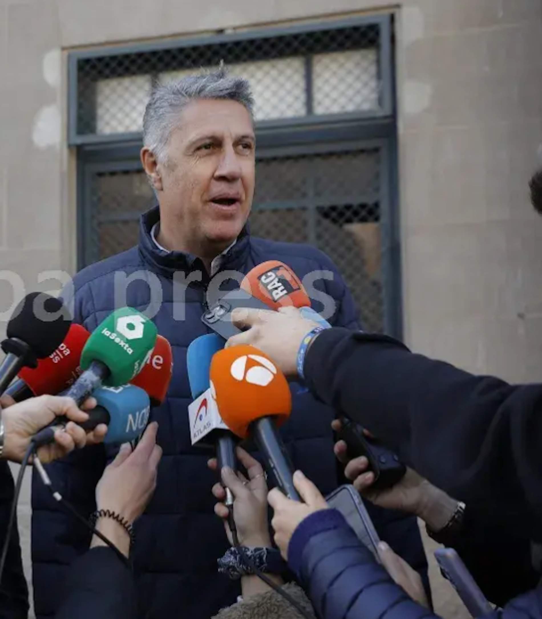 Badalona desallotja 20 pisos ocupats durant l'apagada "per un grup de malànimes", segons Albiol