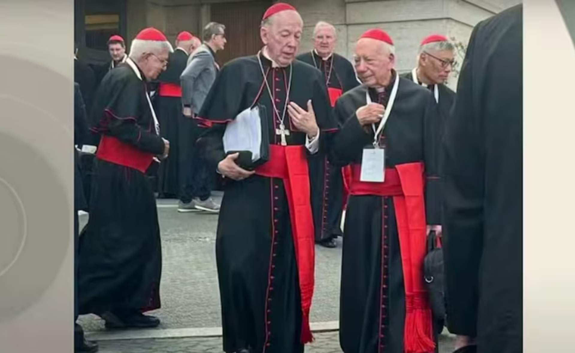 Polèmica al Vaticà: el cardenal Cipriani, sancionat per abusos sexuals, participa en actes previs al conclave