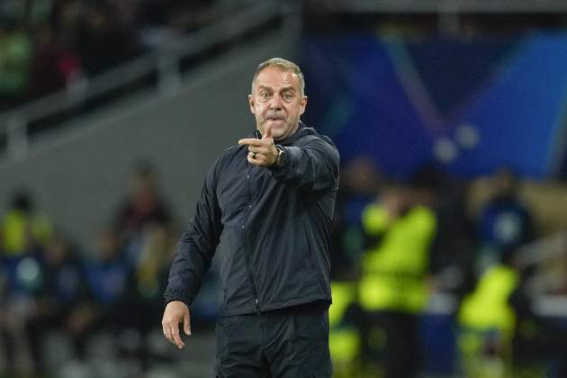 Hansi Flick, dirigint el Barça - Inter de Milà de Champions / Foto: EFE