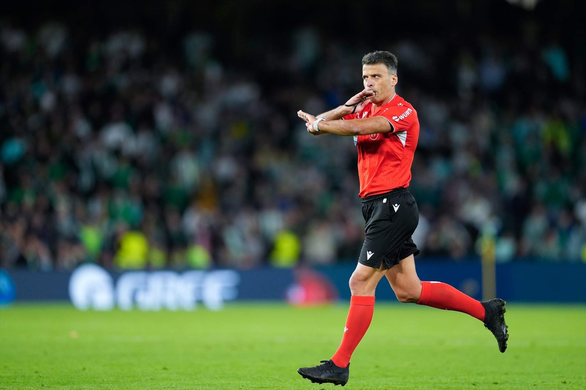 L'exàrbitre català Estrada Fernández destrossa sense pietat Gil Manzano i Del Cerro Grande: "És indecent"