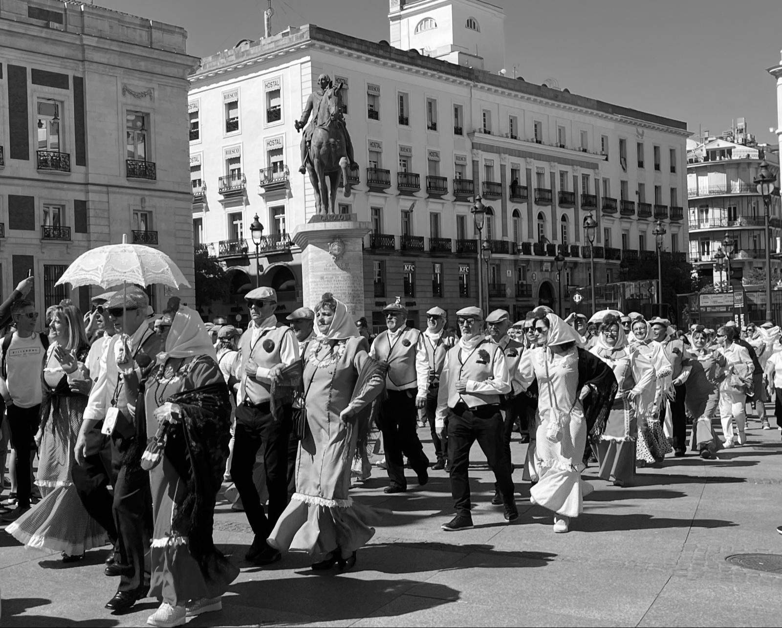 La prensa española, obsesionada con la reina de las chulapas y las portadas