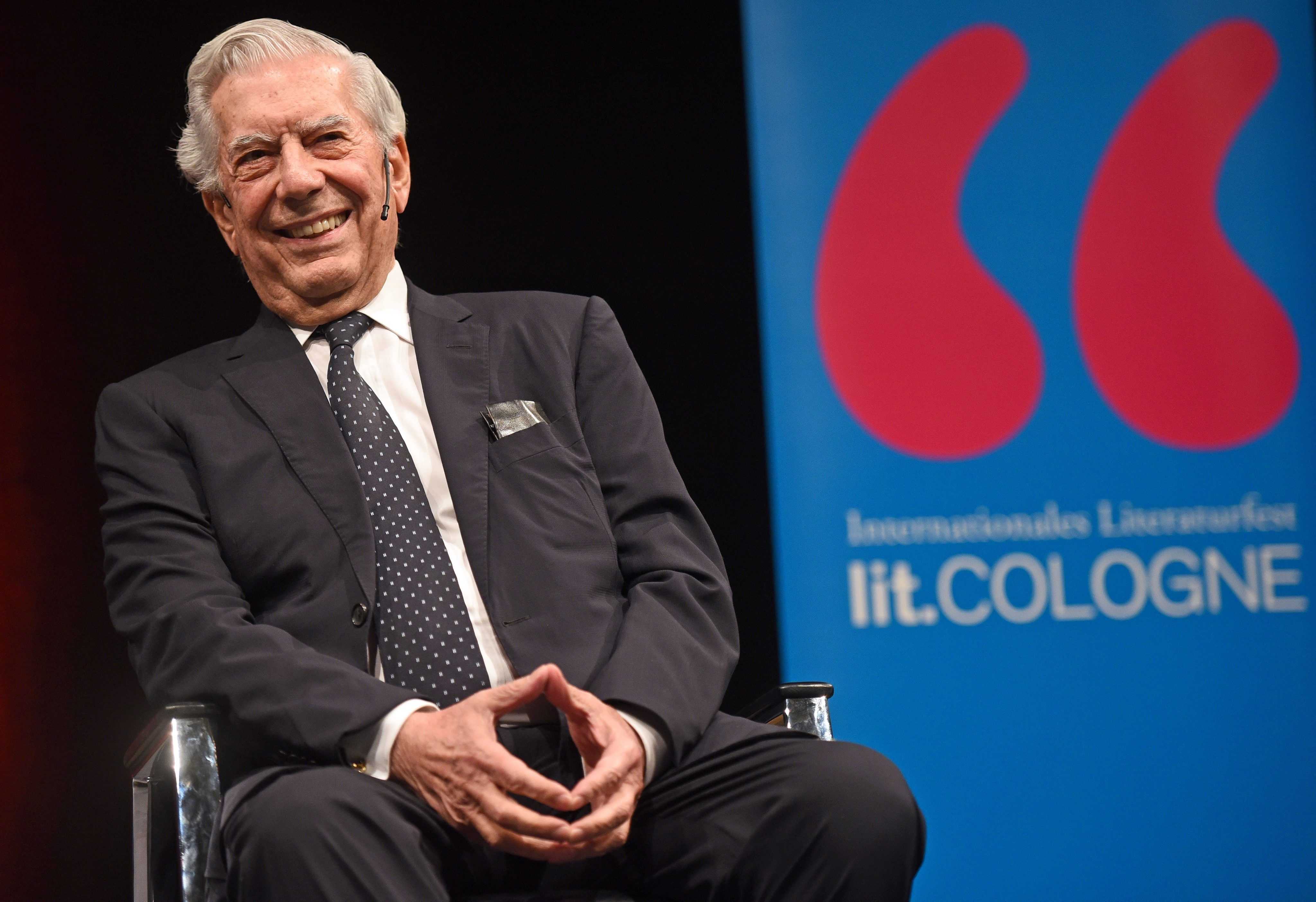 Vargas Llosa pide "energía" al Gobierno español