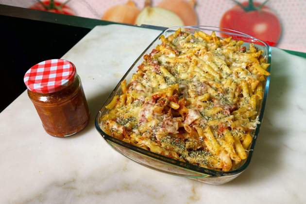 Sofregit de ceba i tomàquet macarrons Ada Parellada foto Martí Torres Sofregit de ceba i tomàquet macarrons Ada Parellada foto Martí Torres