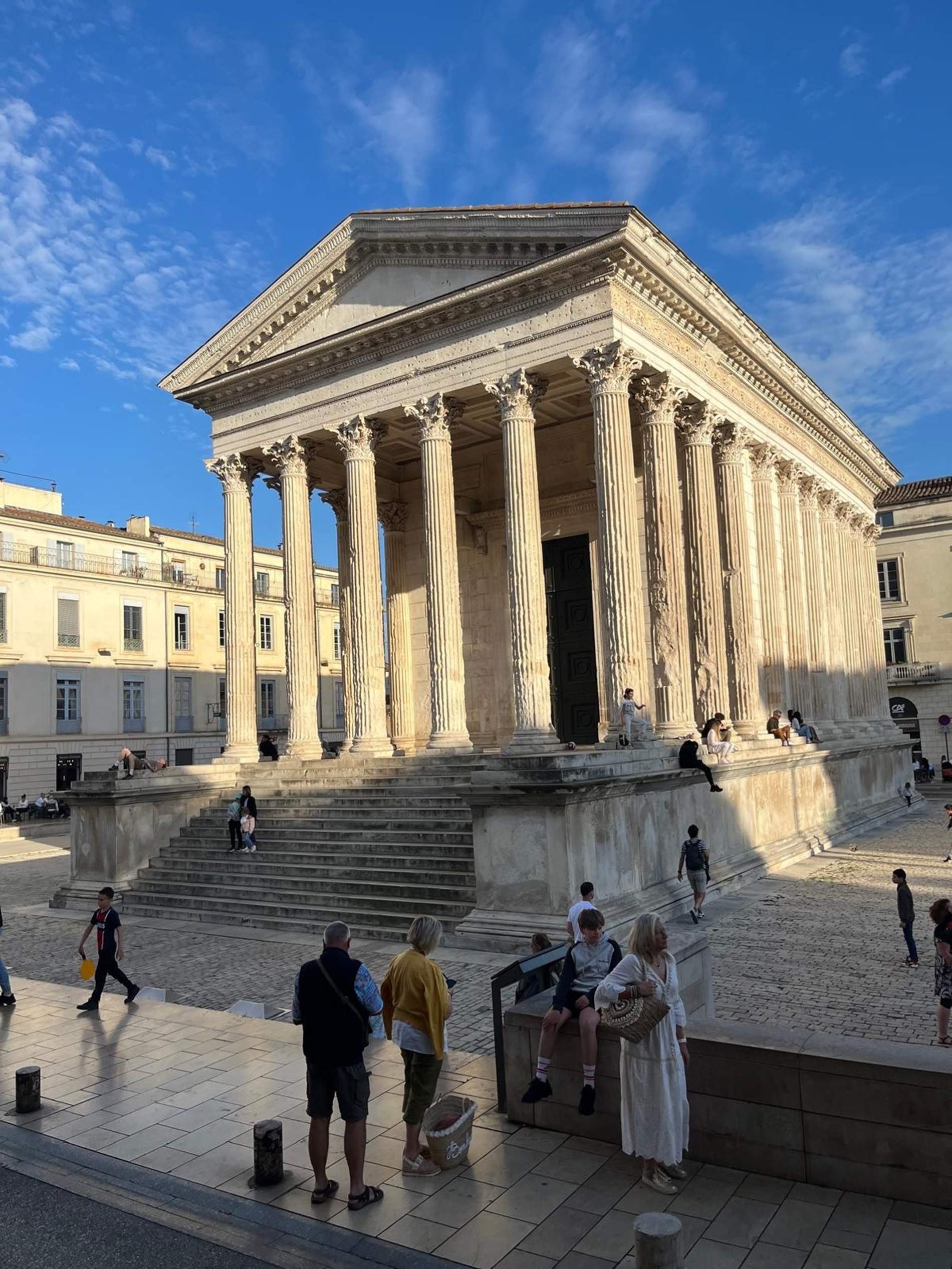 5. El grupo en la Maison Carrée. Nimes. Cedida Juanjo Bellver 5. El grupo en la Maison Carrée. Nimes. Cedida Juanjo Bellver