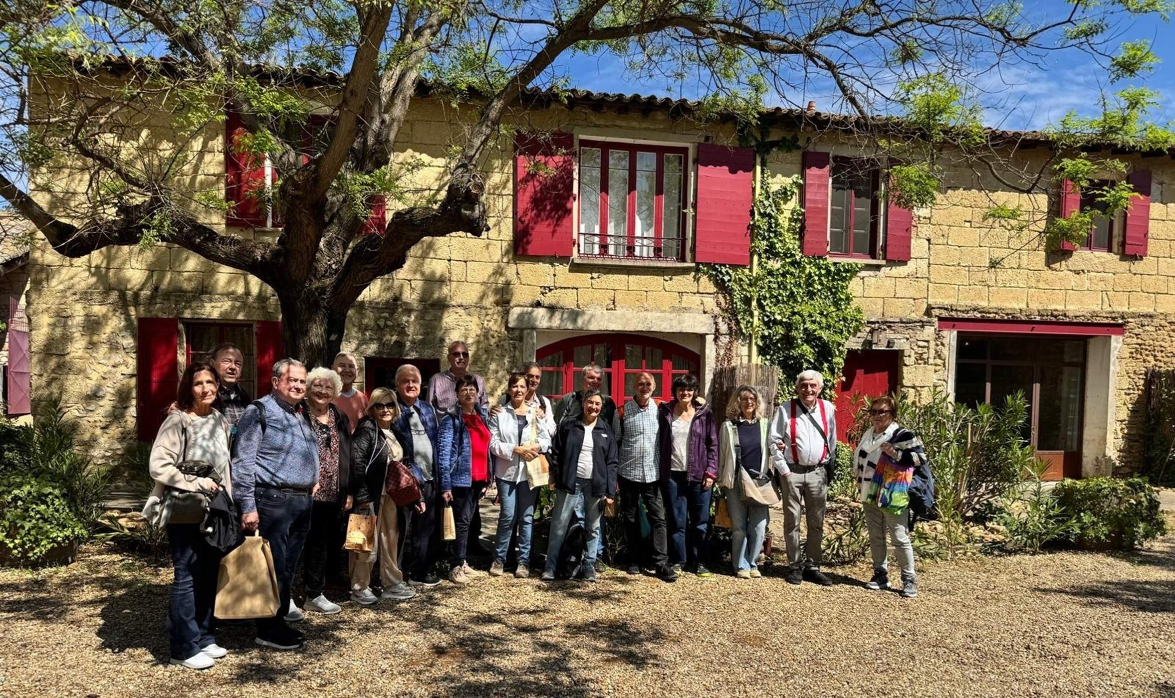 13. El grupo en el Mas del Notario. Parque Natural de la Camarga. Cedida José Luis Marro 13. El grupo en el Mas del Notario. Parque Natural de la Camarga. Cedida José Luis Marro