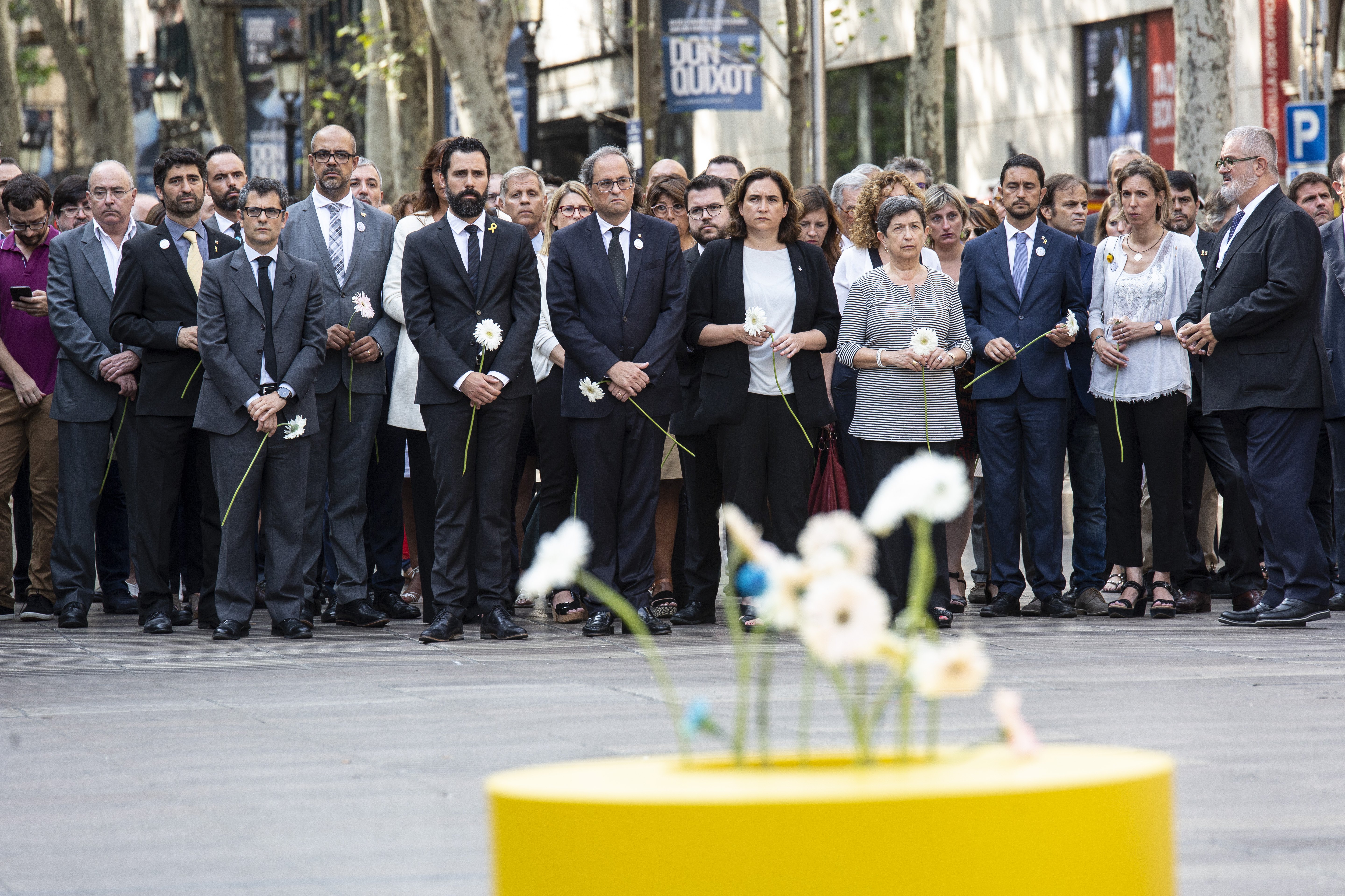 Spanish monarchy pressured government to stay away from Rambla floral offering