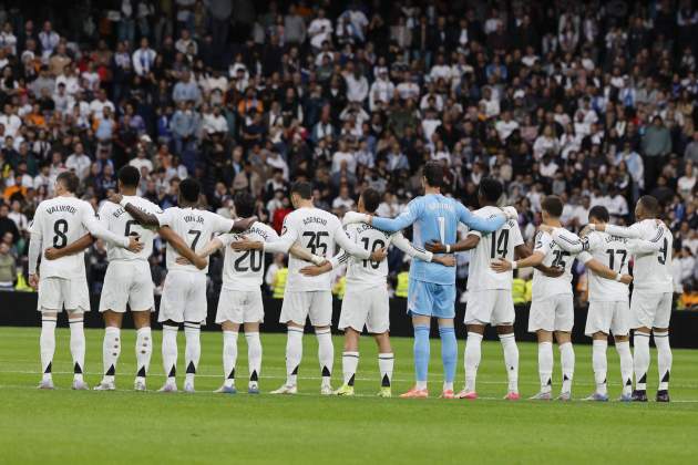 Real Madrid alineación minuto de silencio / Foto: EFE Real Madrid alineación minuto de silencio / Foto: EFE