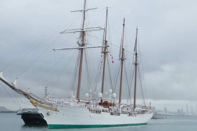 El Juan Sebastián Elcano arribant al port de Panamà El Juan Sebastián Elcano arribant al port de Panamà