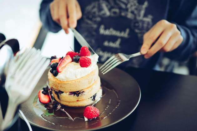 Els aliments ensucrats fan que al cap de poca estona tornem a tenir gana|fam / Foto: Unsplash Els aliments ensucrats fan que al cap de poca estona tornem a tenir gana|fam / Foto: Unsplash