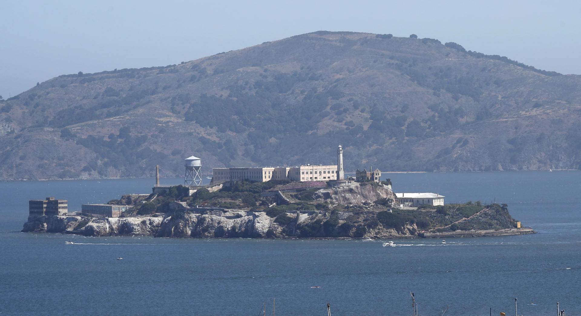Trump ordena reabrir la prisión de Alcatraz para encerrar a "delincuentes despiadados"