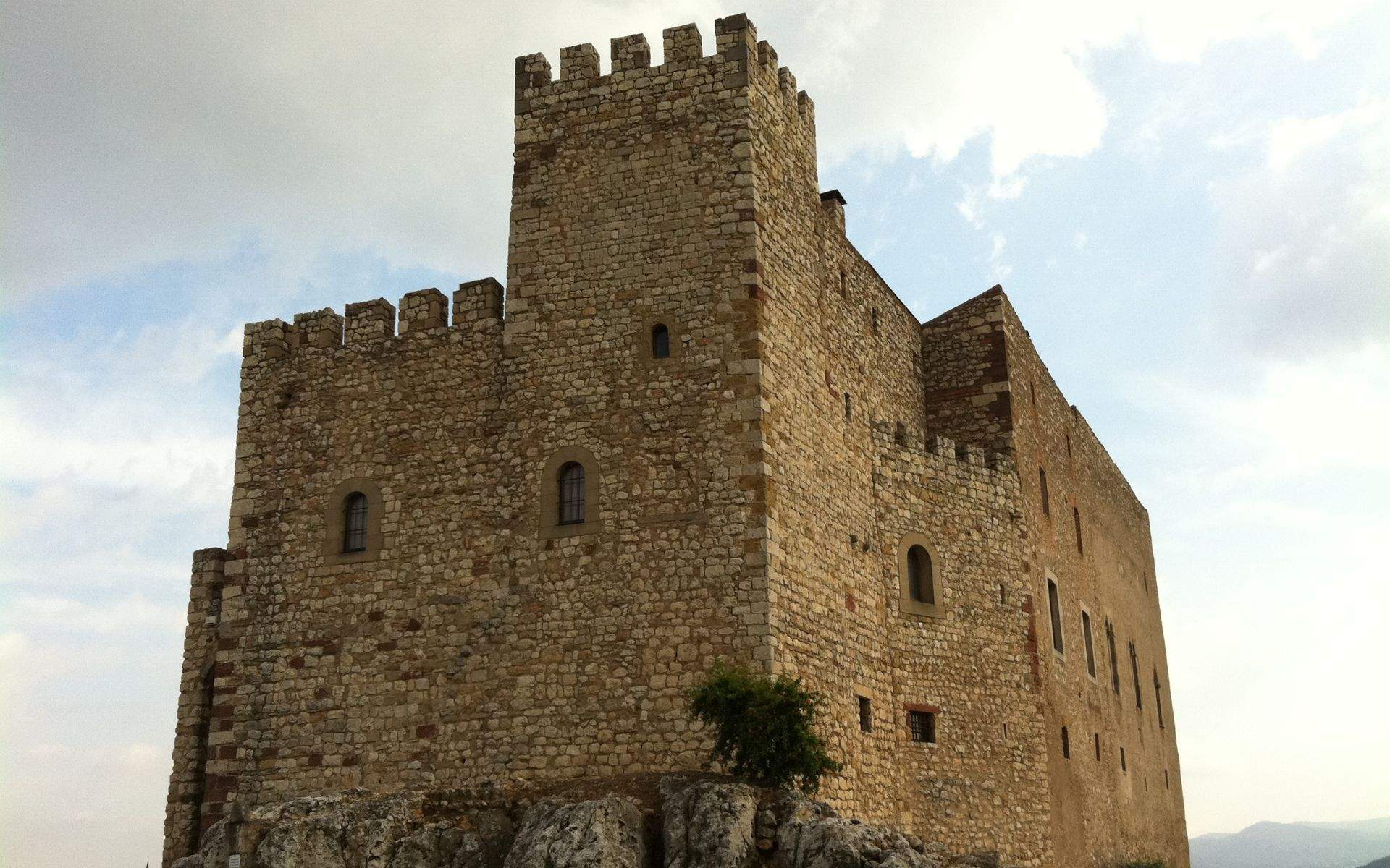 L'espectacular castell medieval a menys de 30 minuts de Barcelona: una joia que et sorprendrà