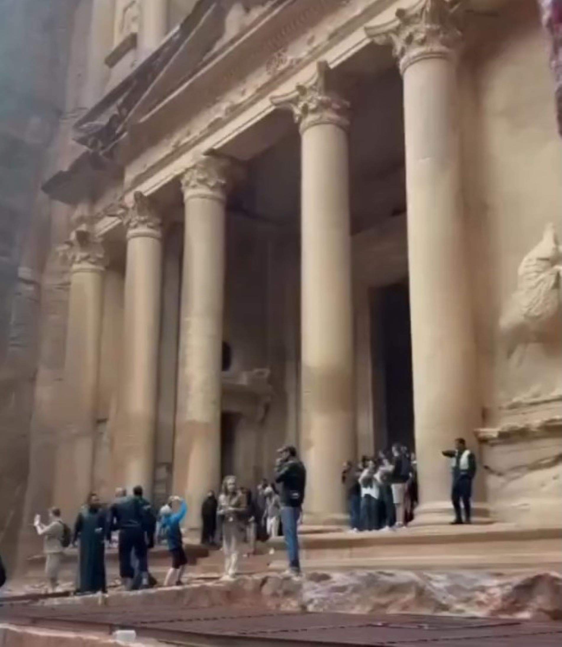 Inundacions espectaculars al jaciment de Petra obliguen a evacuar 1.800 turistes | VÍDEO