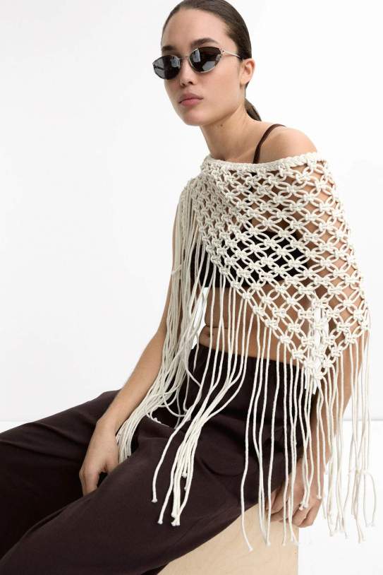 Pareo|Apariament de macramé amb serrells Pareo|Apariament de macramé amb serrells