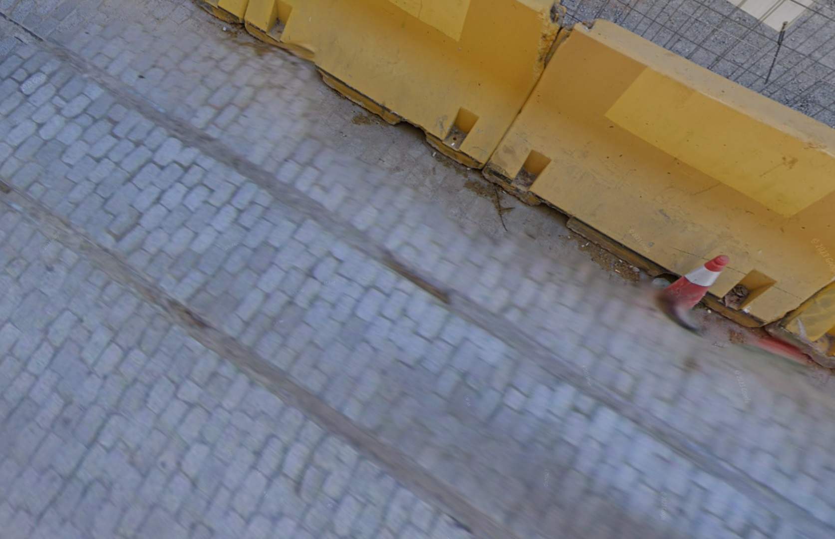 Les vies de tramvia recuperades al carrer Girona no tindran cap placa informativa