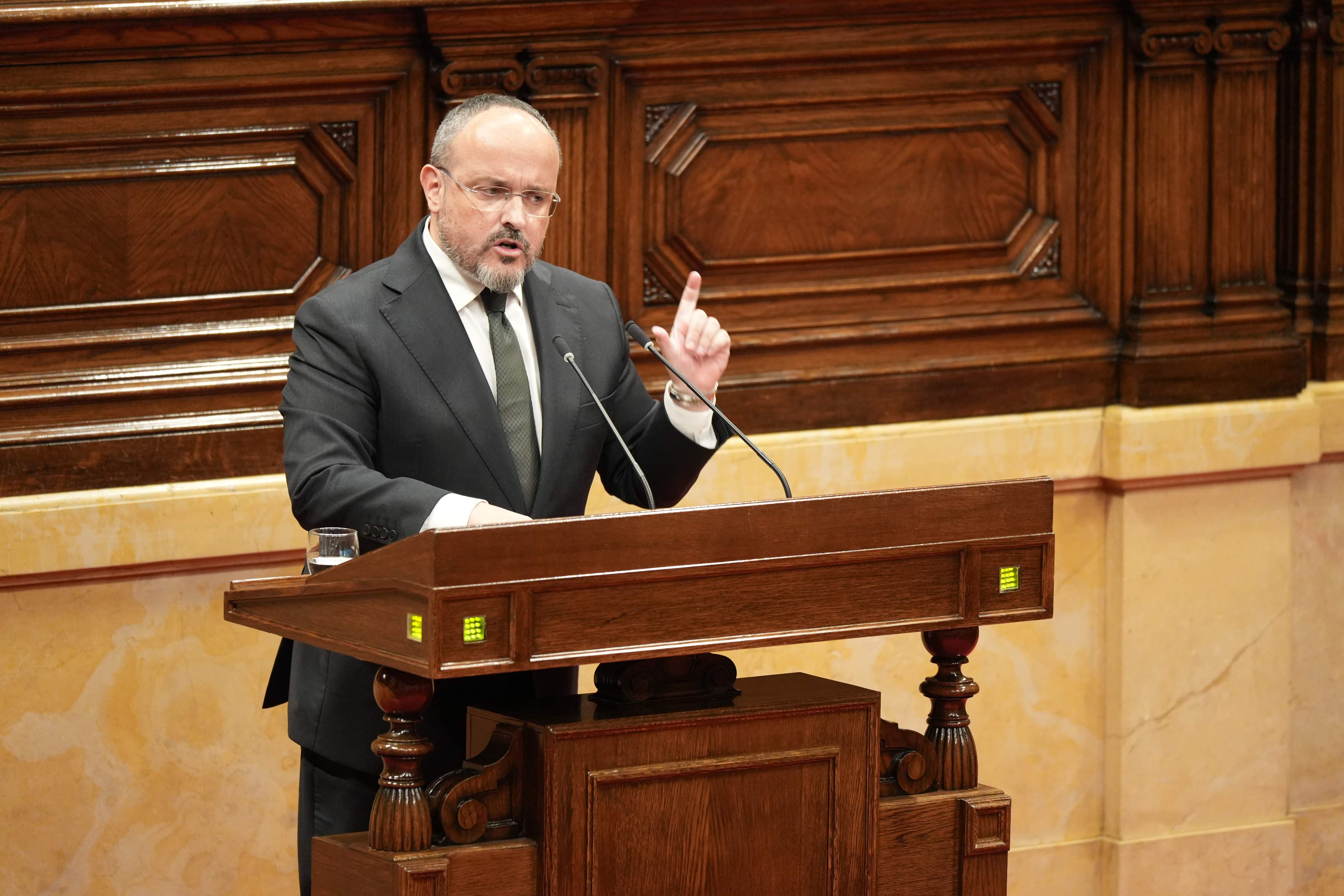 Fernández relaja su postura sobre el veto en Junts y acuerda la "defensa de la nación" con Feijóo