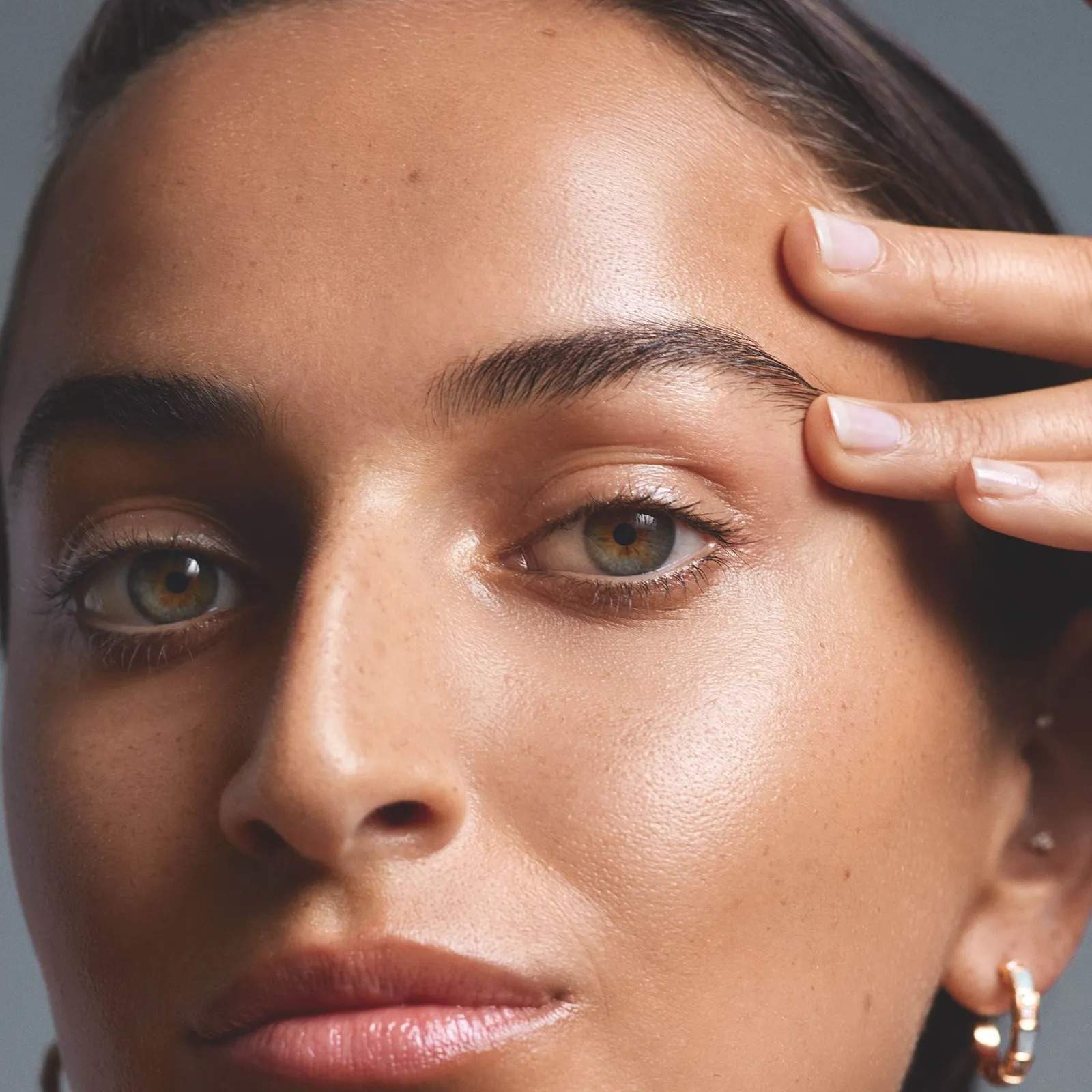 El secreto de las influencers para no tener bolsas ni arrugas: Foreo ahora con un 37% de descuento