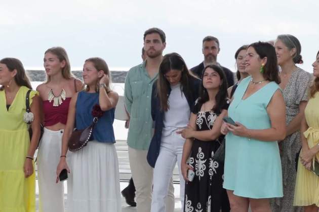 Letizia cabizbaja con su consuegra cerca Casa Real Letizia cabizbaja con su consuegra cerca Casa Real