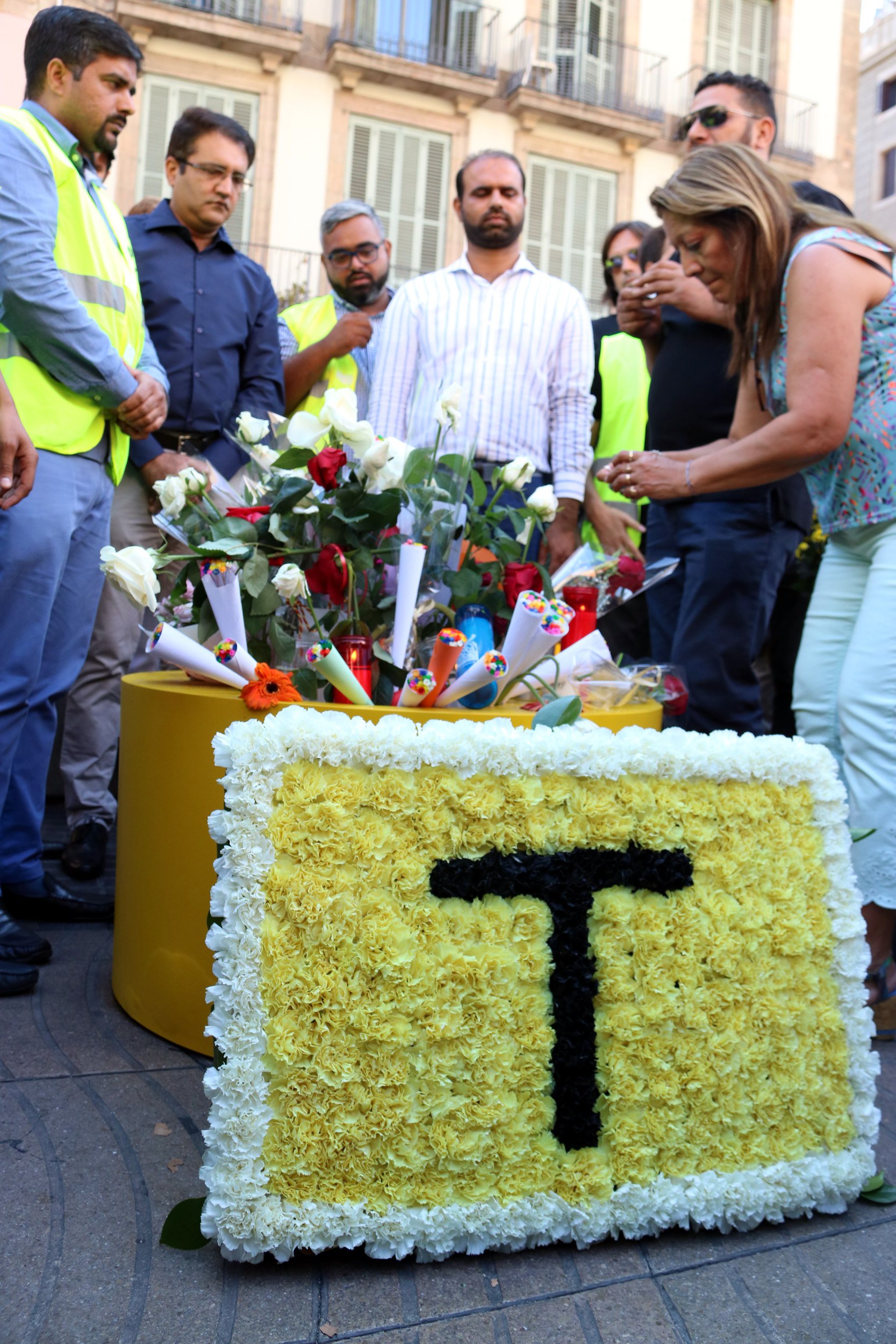 El sector del taxi hace un homenaje a las víctimas del 17-A