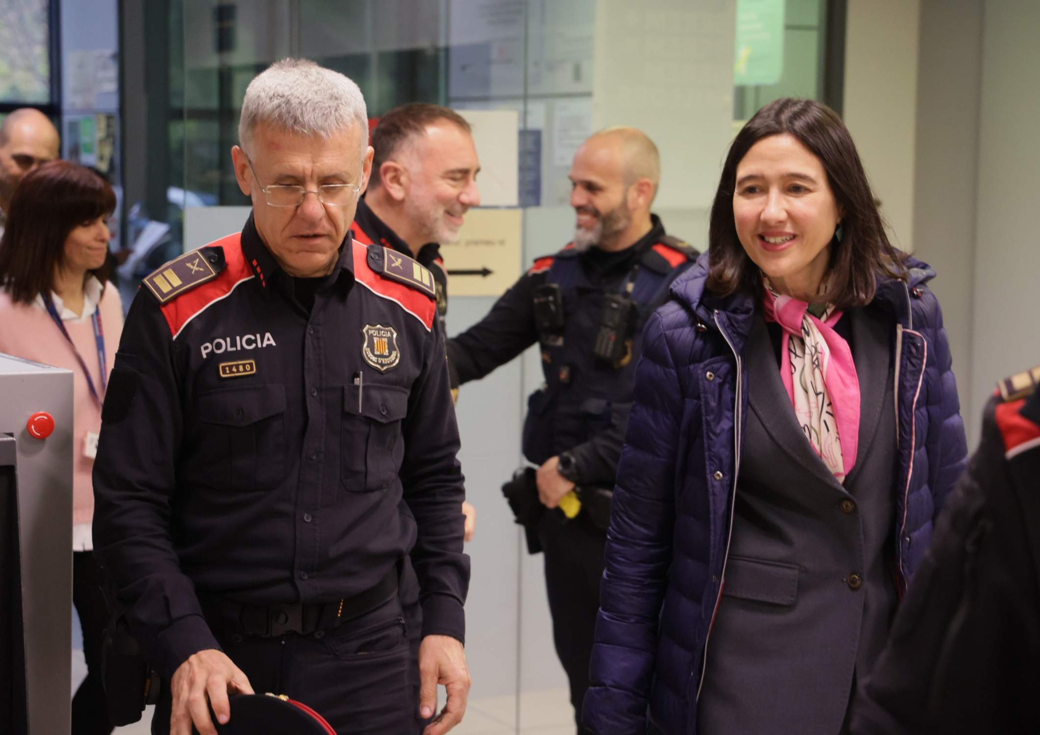 La consellera Parlon se reúne con los agentes de Mossos heridos en el brutal ataque en la Mariola de Lleida
