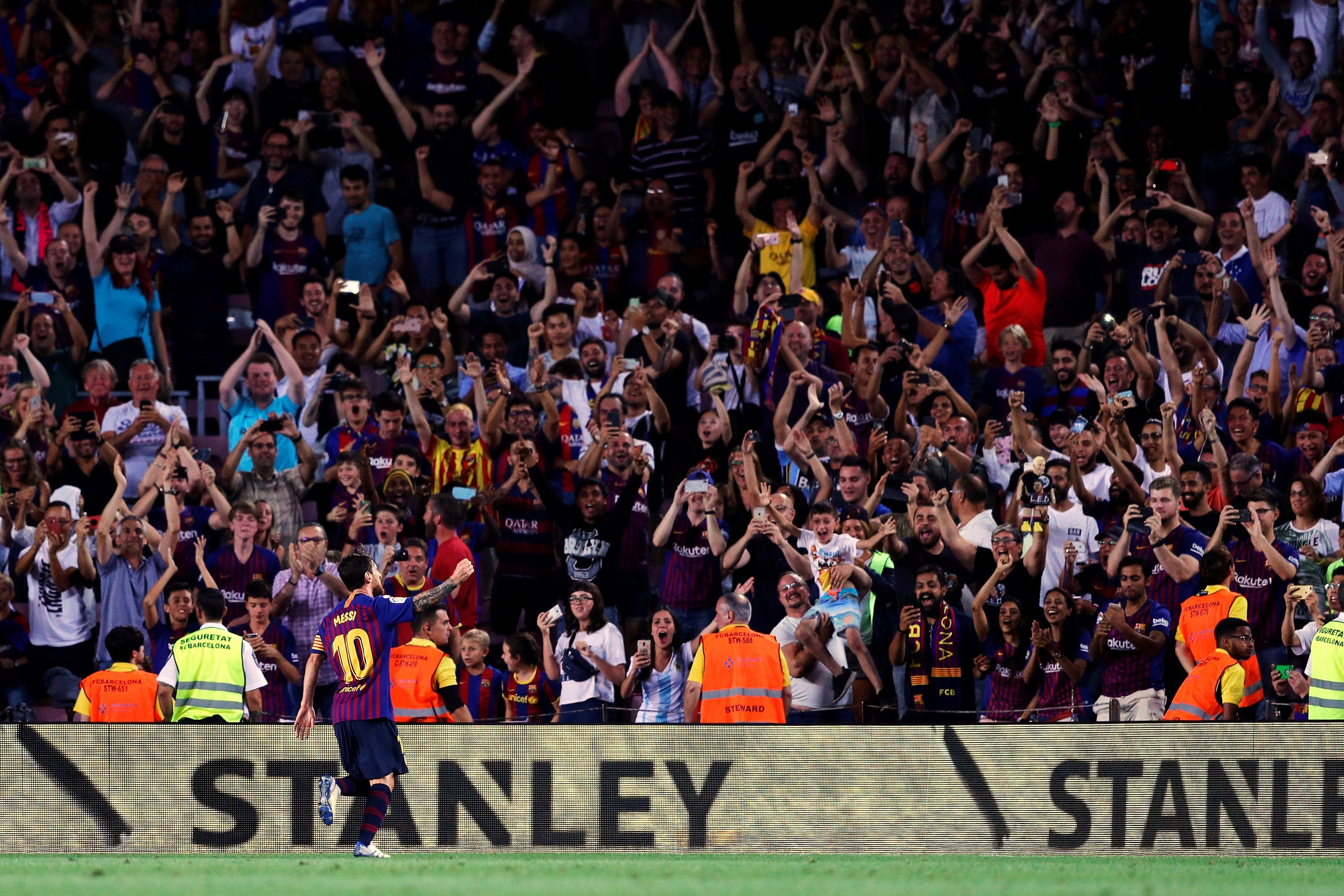 Messi guía el estreno del Barça con récord (3-0)