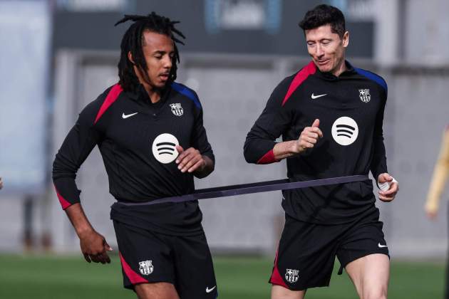 Jules Kounde Robert Lewandowski entrenamiento Barça Jules Kounde Robert Lewandowski entrenamiento Barça