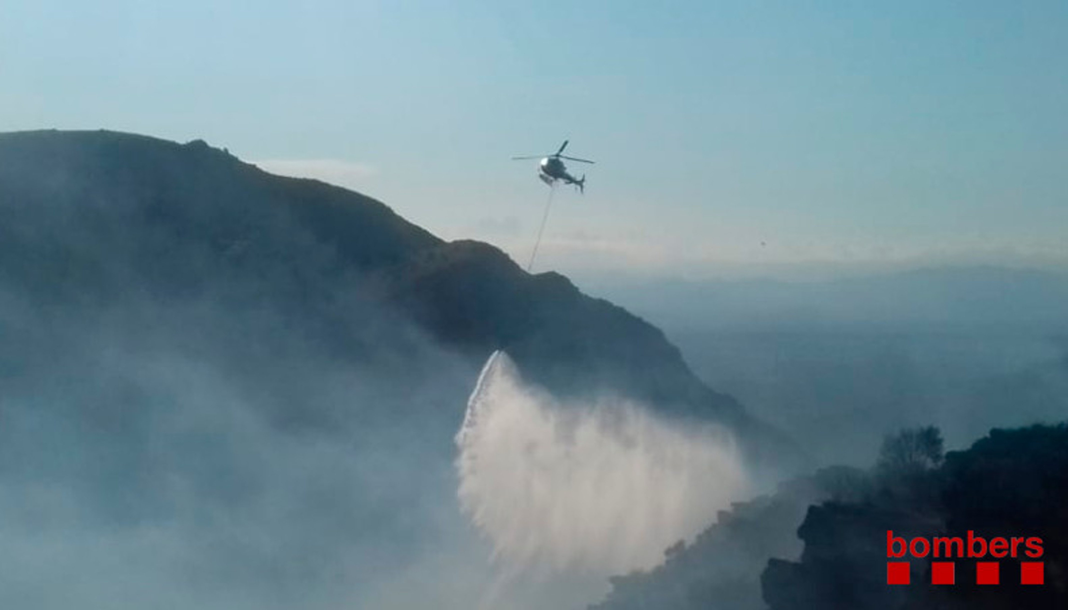Controlat l’incendi forestal de Roses