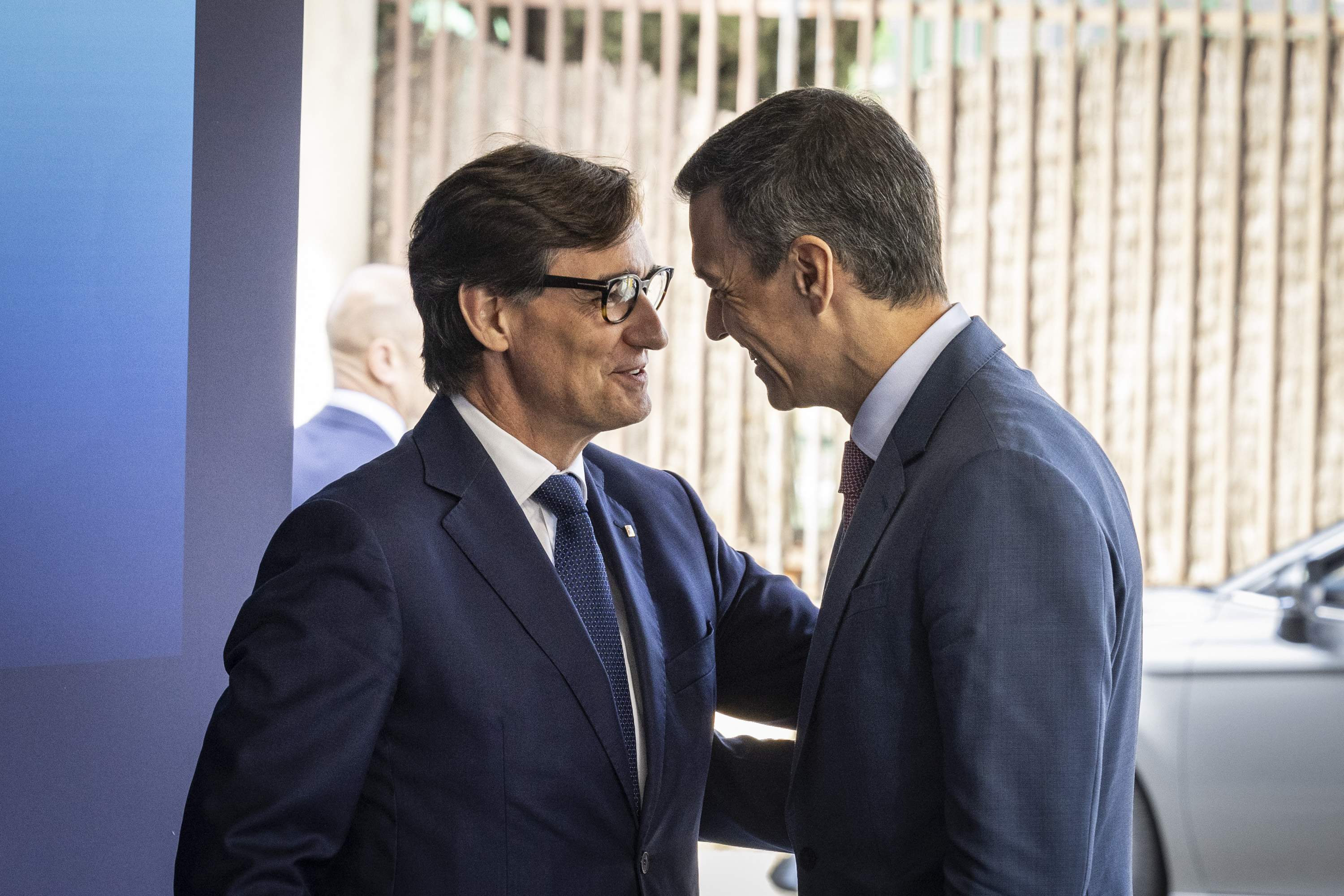PP y Vox quieren que Illa dé explicaciones en el Parlament por la crisis en el PSOE