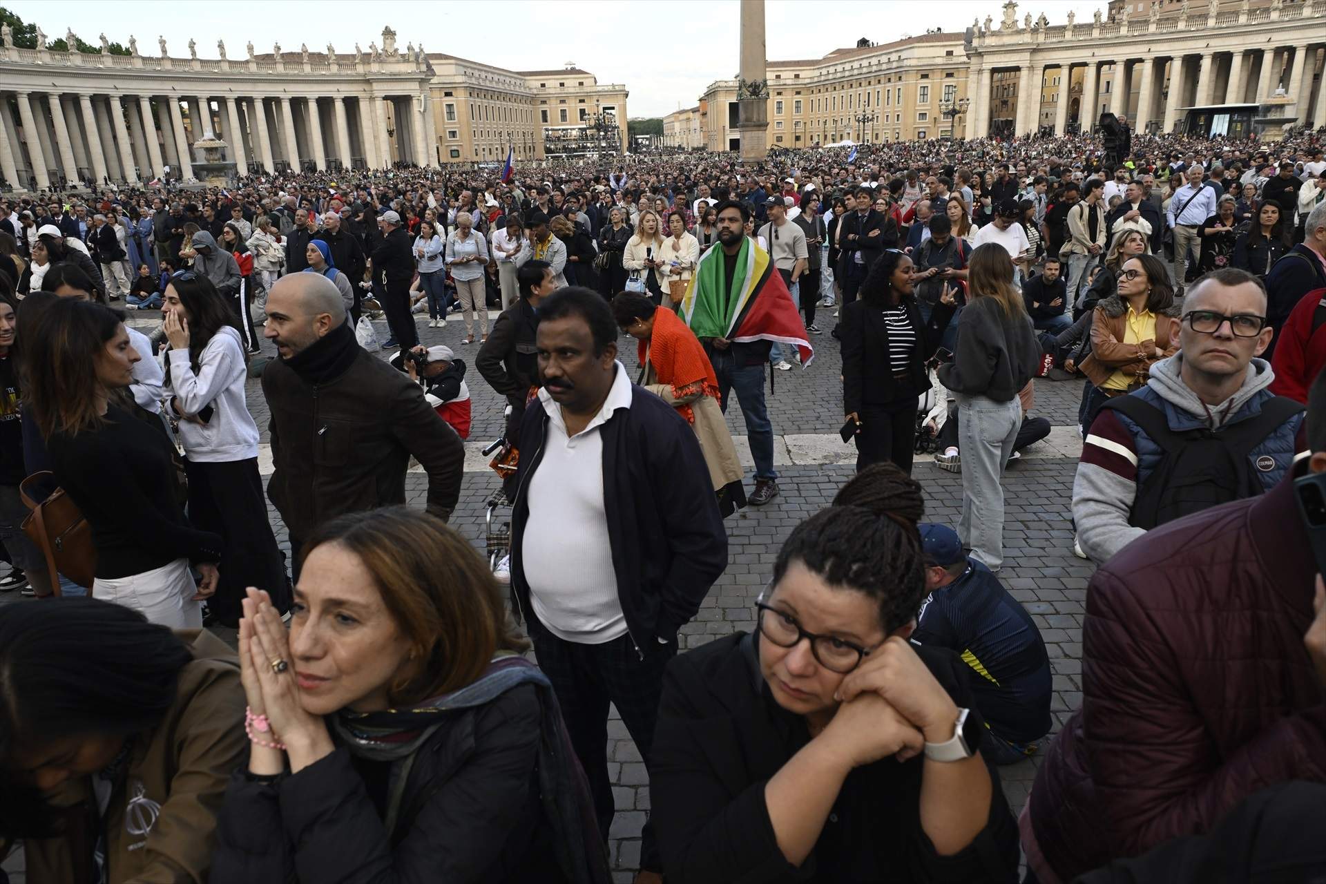 Detingut un espanyol al Vaticà per desplegar una pancarta que exalçava l’islam durant el conclave