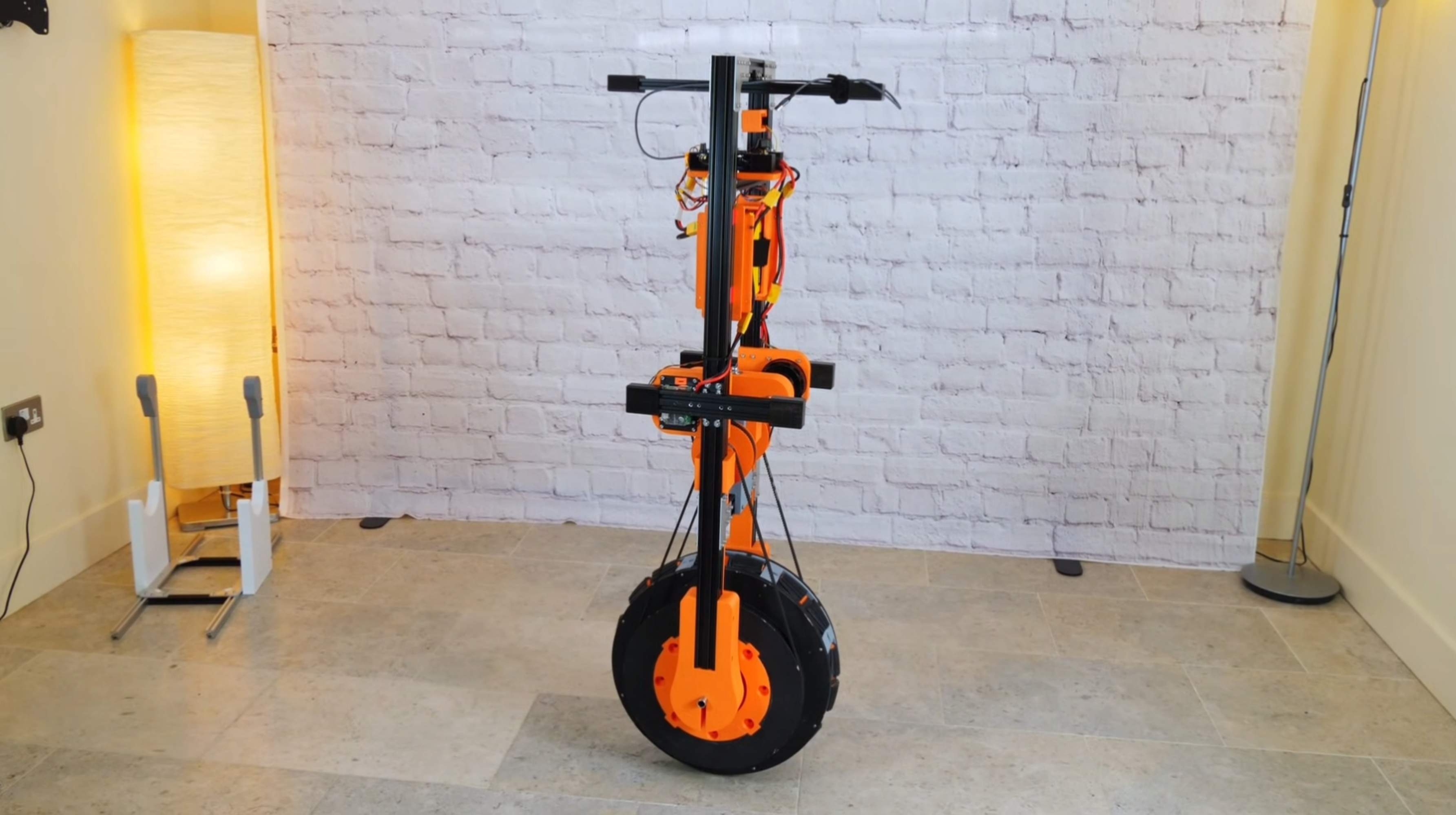 Imprès en 3D i només necessita una roda per moure's. Aquest nou robot podria ser revolucionari