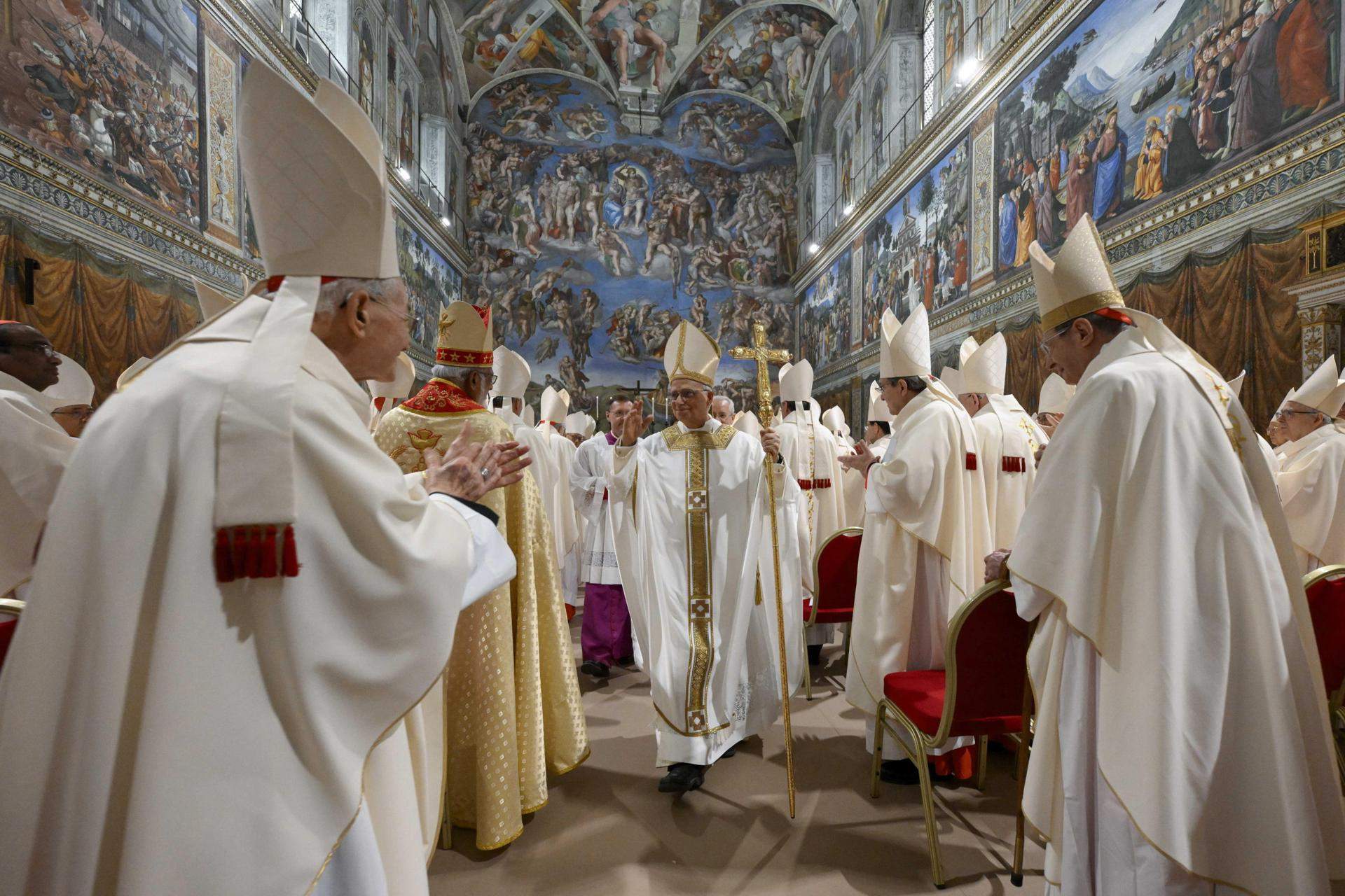papa lleó xiv i cardenals capella sixtina efe