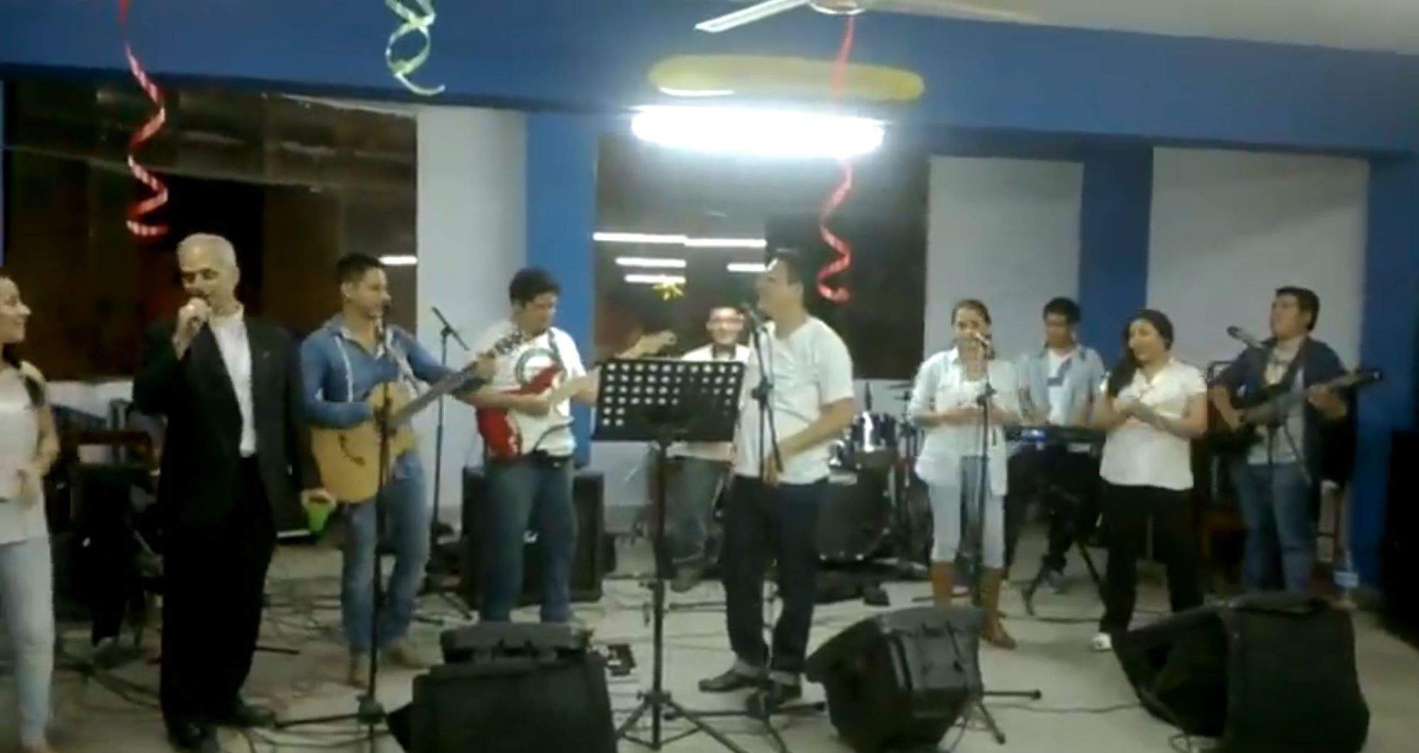 Robert Prevost cantant a Chiclayo X