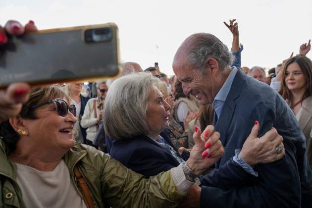 Francisco Camps saluda els militants a València Europa Press Francisco Camps saluda els militants a València Europa Press