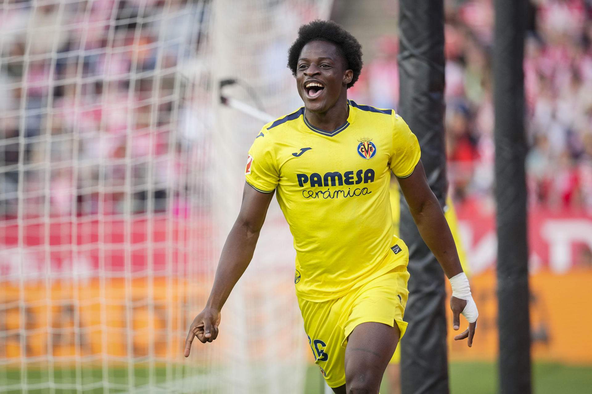 Un Girona inofensiu cau en l'últim minut contra el Vila-real (0-1), que continua somiant amb la Champions