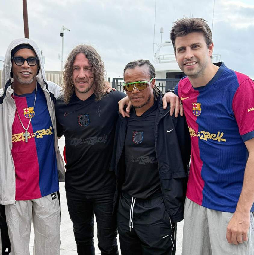 Ronaldinho, Puyol, Davids i Piqué amb la samarreta especial pel clàssic, Ig