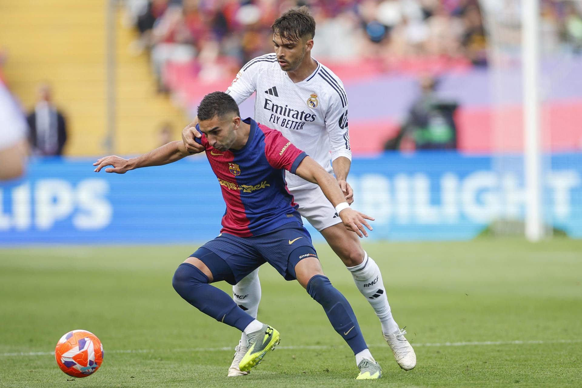 Ferran Torres l'assenyala i deixa tocat a un crac de Flick en el Barça