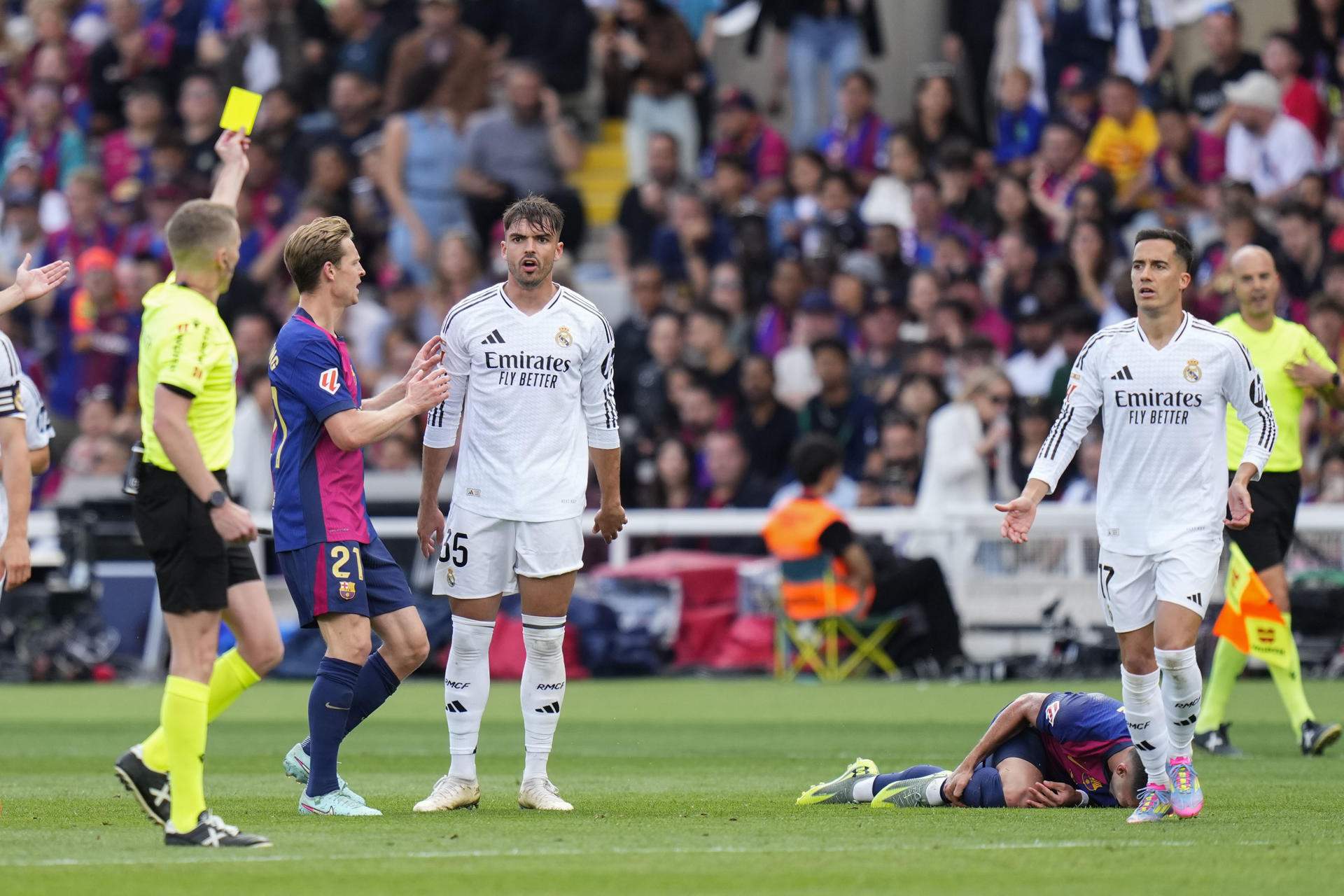 L'escàndol arbitral d'Hernández Hernández al Clàssic tampoc pot frenar el Barça