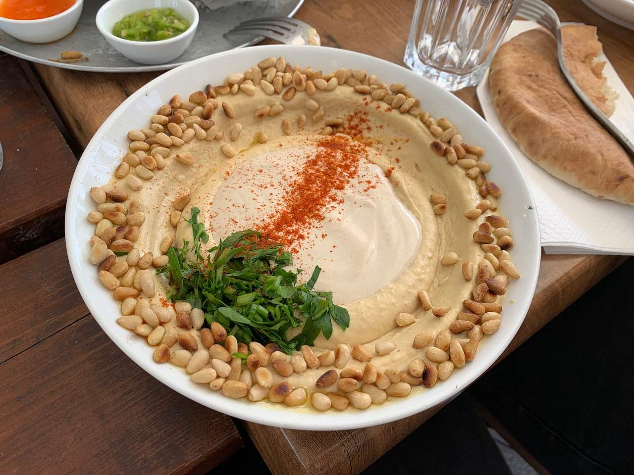 Més de 10.000 kg d'hummus i un plat de set metres: el rècord imbatut durant 15 anys