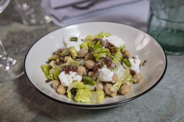 Ada Parellada, ensalada garbanzos / Foto: Carlos Baglietto Ada Parellada, ensalada garbanzos / Foto: Carlos Baglietto