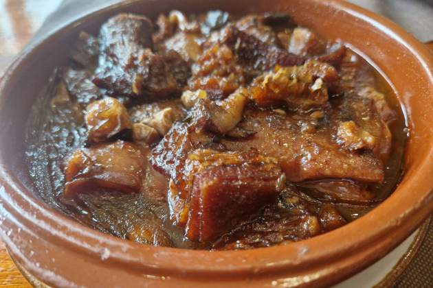 Peus de porc amb tripa i ceps restaurant El Racó de la Vila esmorzarsdeforquilla Peus de porc amb tripa i ceps restaurant El Racó de la Vila esmorzarsdeforquilla